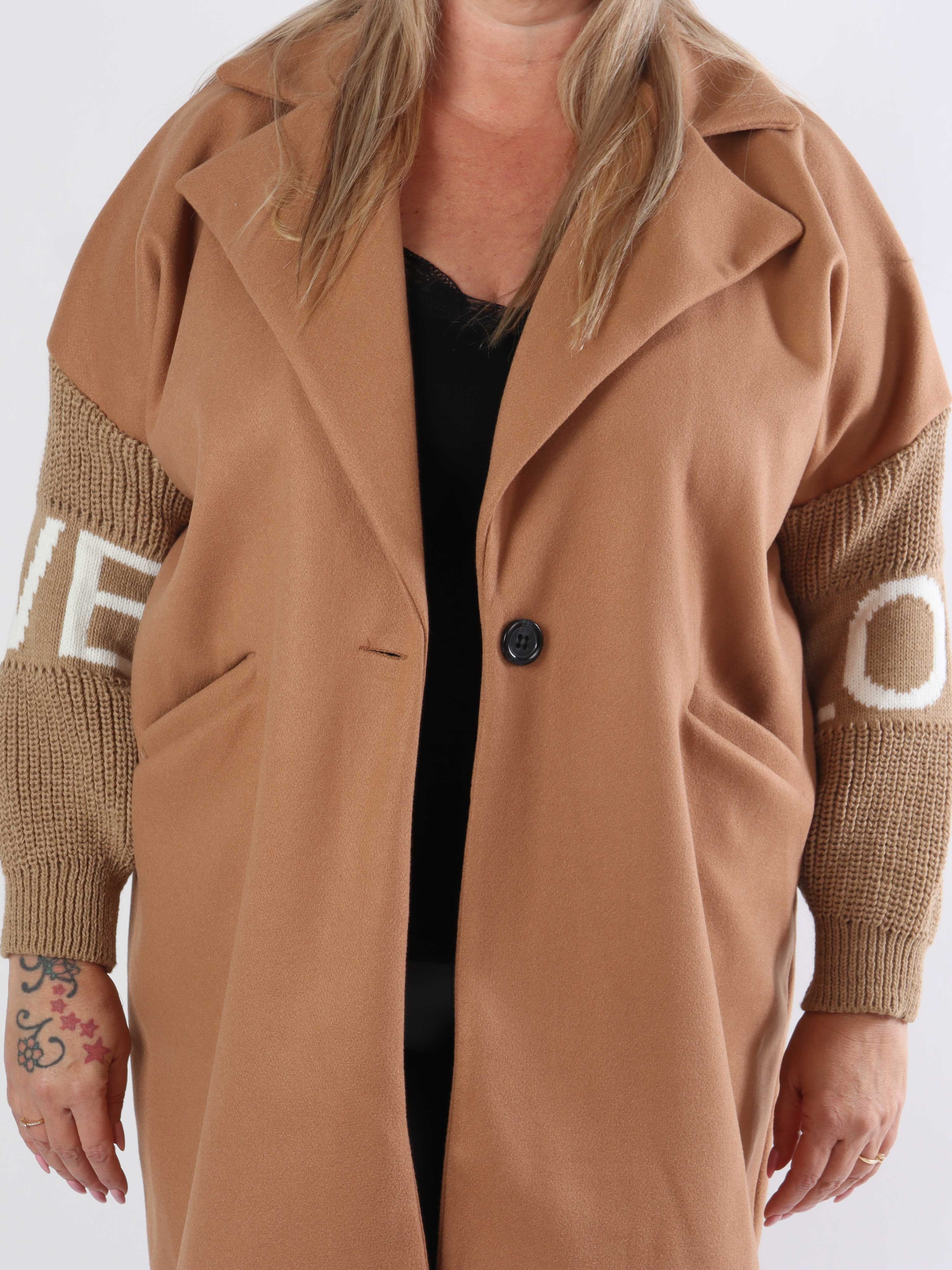 Debbie Short - Plus size-jacka med stickade ärmar